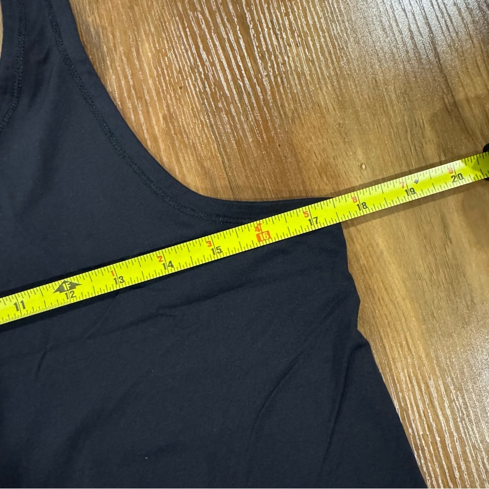 Lululemon Smooth Stride Tank (UV Protection) - Picture 4 of 7